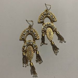 Stella & Dot long dangle gold and white coloured earrings